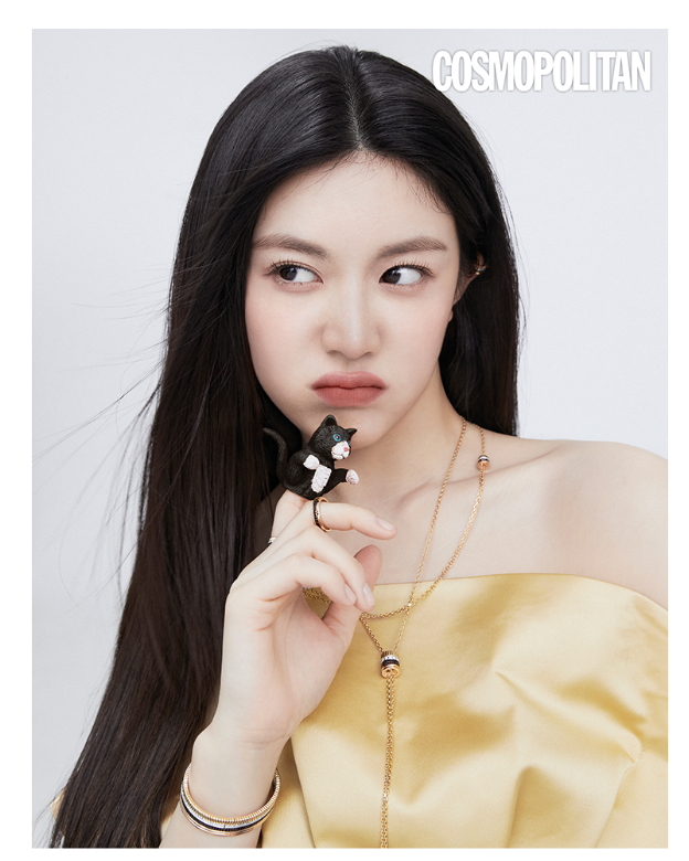 COSMOPOLITAN MAGAZINE 2022 APRIL ISSUE (KO YUNJUNG Cover, MonstaX Kihyun, Astro Moonbin Sanha)