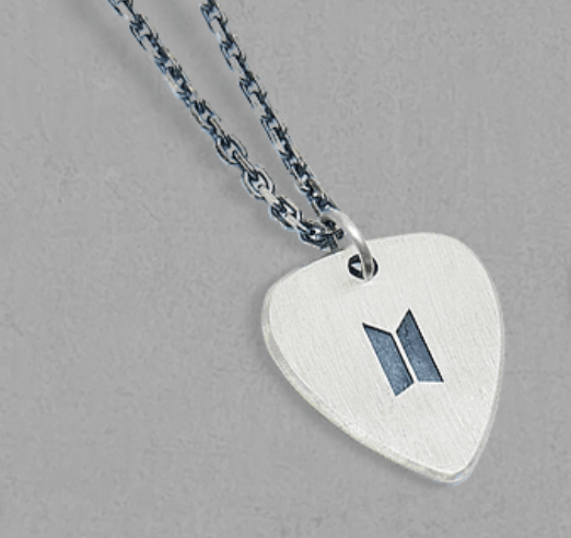 [SUGA] GUITAR PICK NECKLACE (SV) シルバー BTS - SUGA Silver Guitar Pick Necklace 😍🫰 - BTS ARMY GIFT SHOP