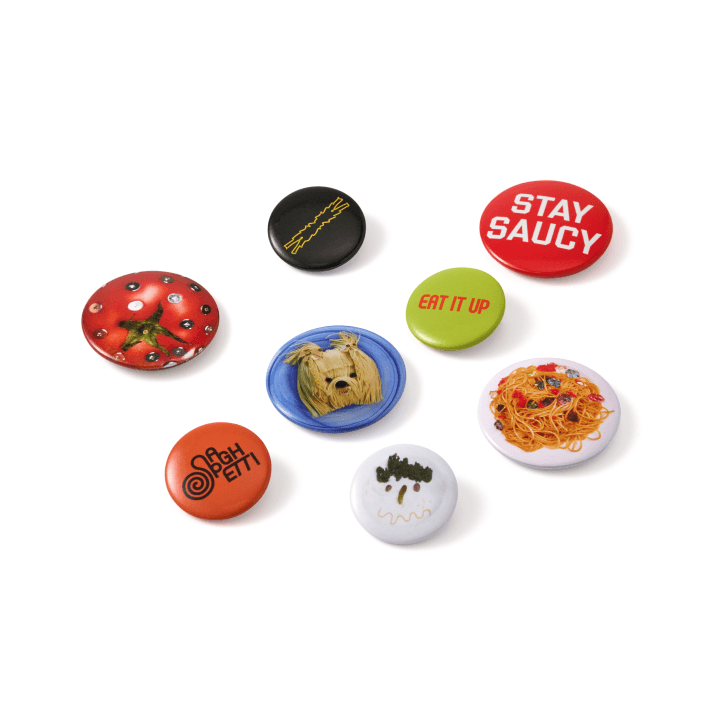 [Pre-Order] LE SSERAFIM - OFFICIAL MD PIN BADGE SET