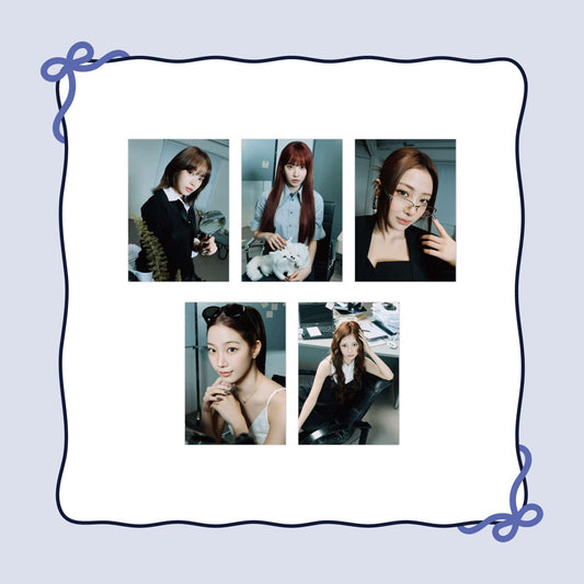 [Pre-Order] LE SSERAFIM - HOLIDAY HOUSE HYBE 2026 SEASON'S GREETINGS OFFICIAL MD 3D POSTER