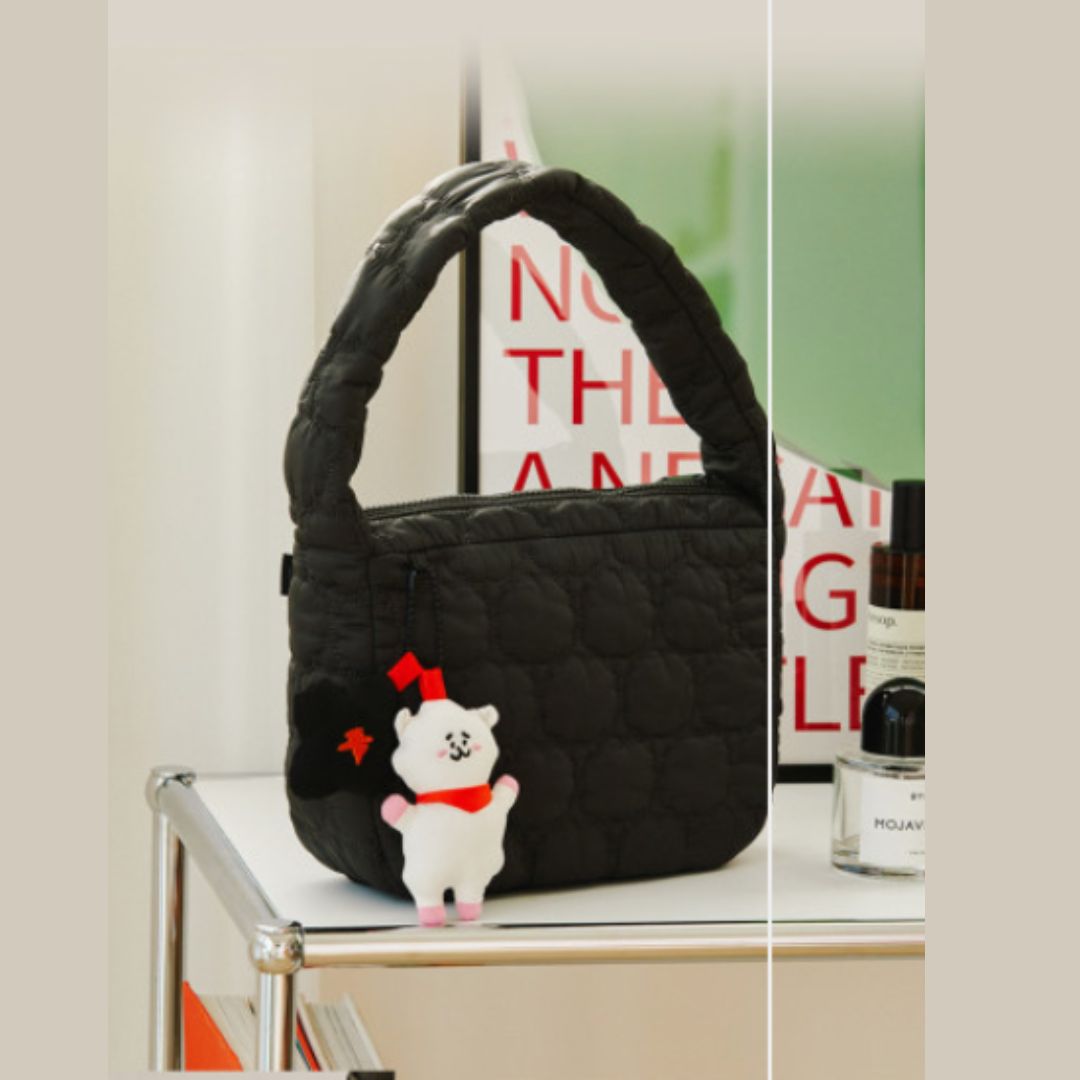 BT21 WINTER HOVER QUILTING BAG